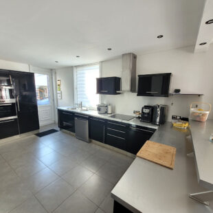 Maison individuelle 135m², 3 chambres, jardin et stationnement privatif