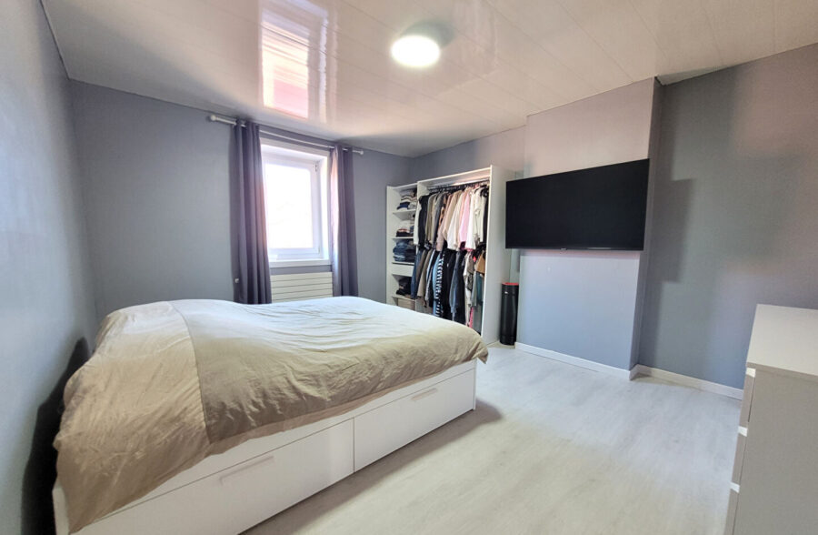Maison individuelle 135m², 3 chambres, jardin et stationnement privatif