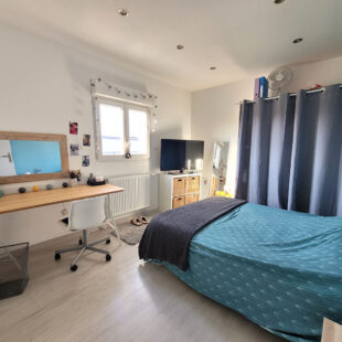 Maison individuelle 135m², 3 chambres, jardin et stationnement privatif