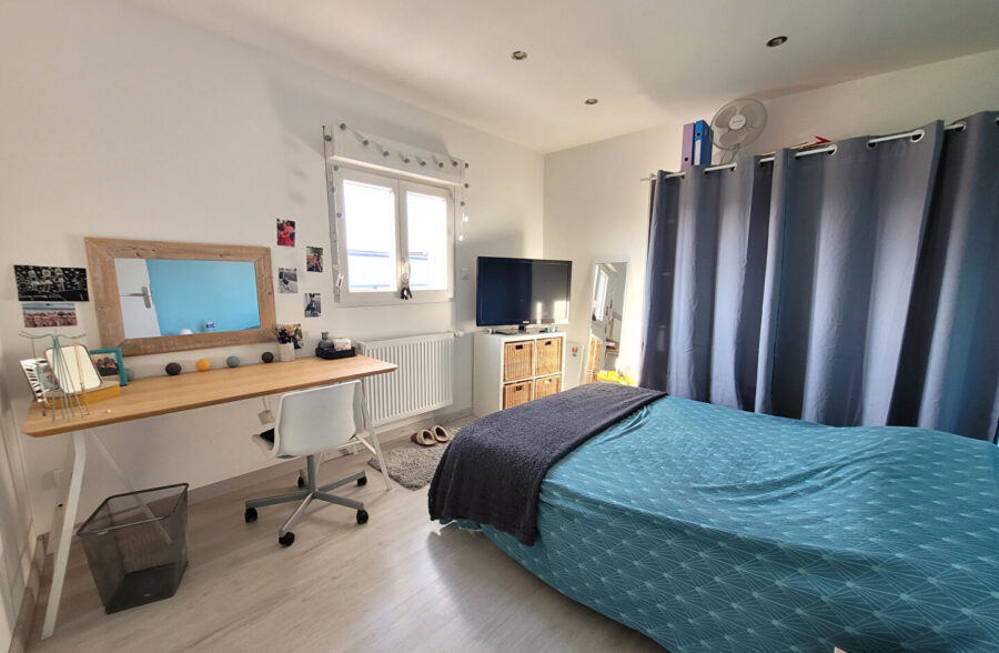 Maison individuelle 135m², 3 chambres, jardin et stationnement privatif