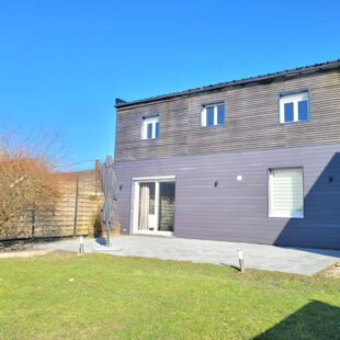 Maison individuelle 135m², 3 chambres, jardin et stationnement privatif