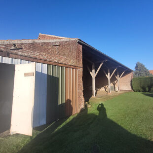 Hangar avec pature