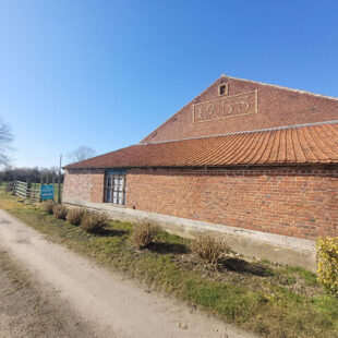 Hangar avec pature