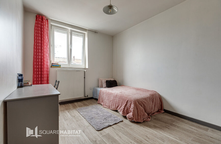 HELLEMMES LILLE – MAISON –  SEMI PLAIN PIED – PROCHE METRO – 5 CHAMBRES –  2 SDB – 3 WC EXTERIEUR