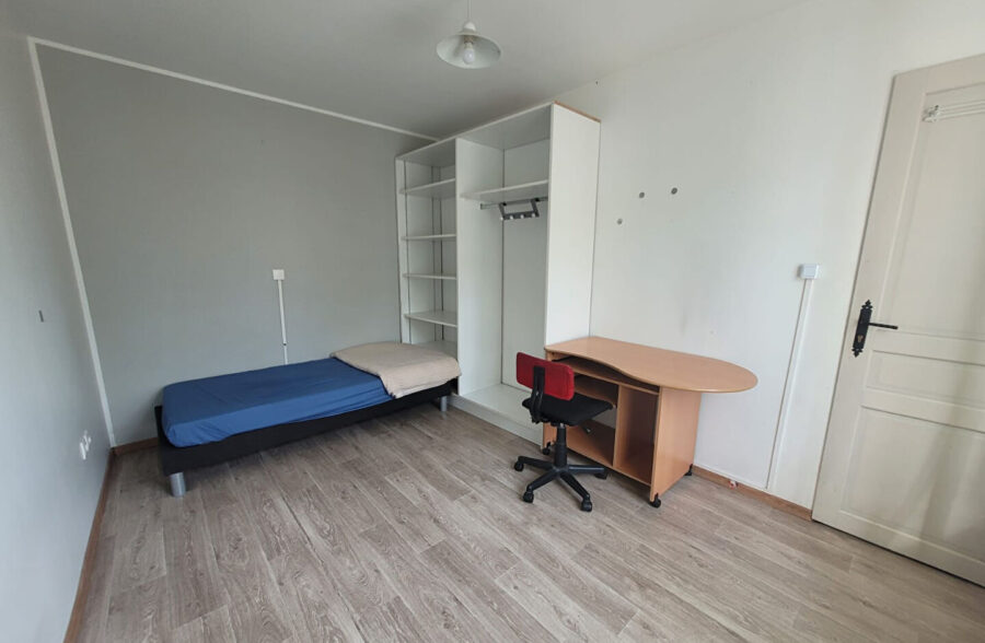 HELLEMMES LILLE – MAISON –  SEMI PLAIN PIED – PROCHE METRO – 5 CHAMBRES –  2 SDB – 3 WC EXTERIEUR