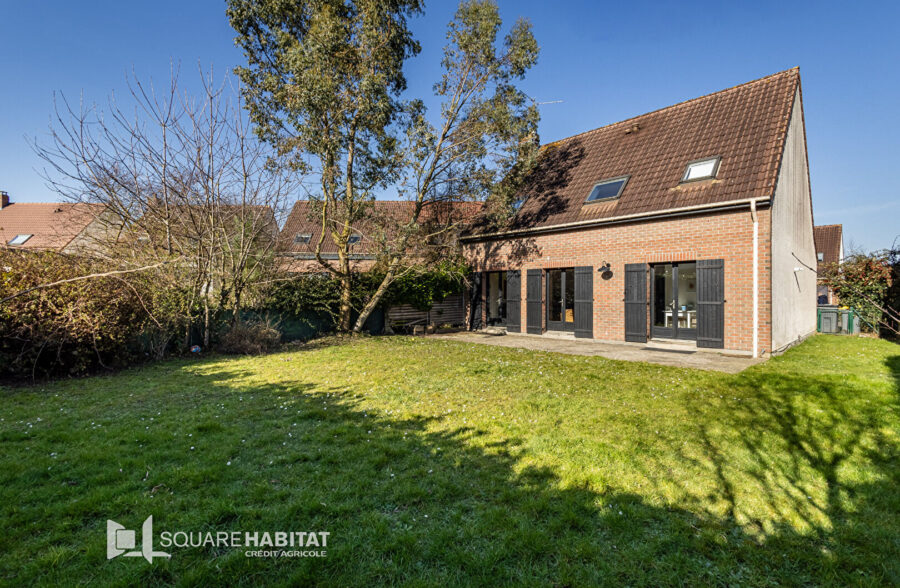 LILLE-LOMME Bourg : Maison individuelle 130m2 sol, 4 chambres, jardin, garage, parking