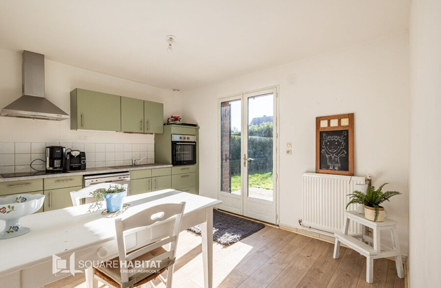 LILLE-LOMME Bourg : Maison individuelle 130m2 sol, 4 chambres, jardin, garage, parking