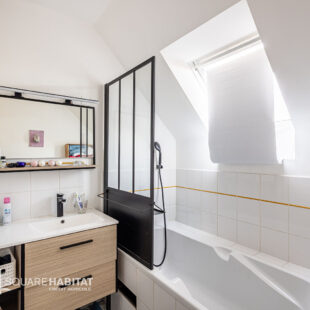 LILLE-LOMME Bourg : Maison individuelle 130m2 sol, 4 chambres, jardin, garage, parking