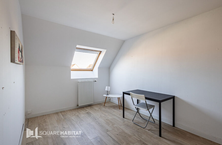 LILLE-LOMME Bourg : Maison individuelle 130m2 sol, 4 chambres, jardin, garage, parking