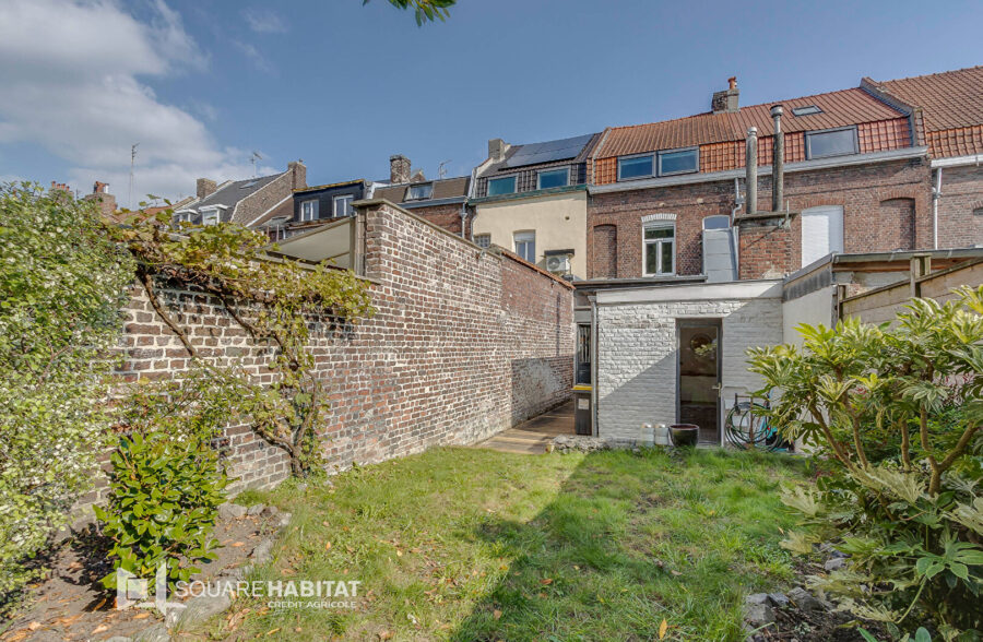 MAISON DE CARACTERE AVEC JARDIN PROXIMITE TRAMWAY