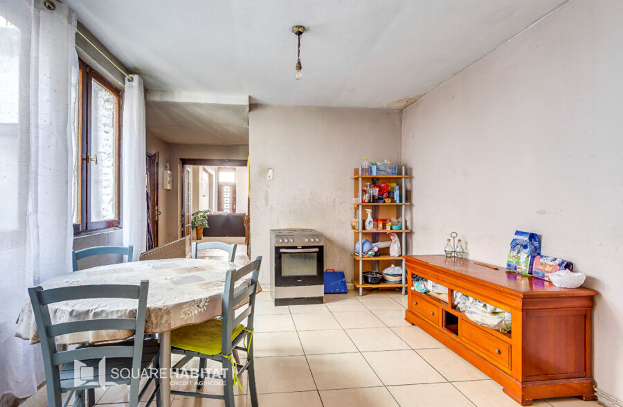 Maison 200m² à travaux avec un grand potentiel + Garage + cours extérieur, 144 000 € FAI !!!!