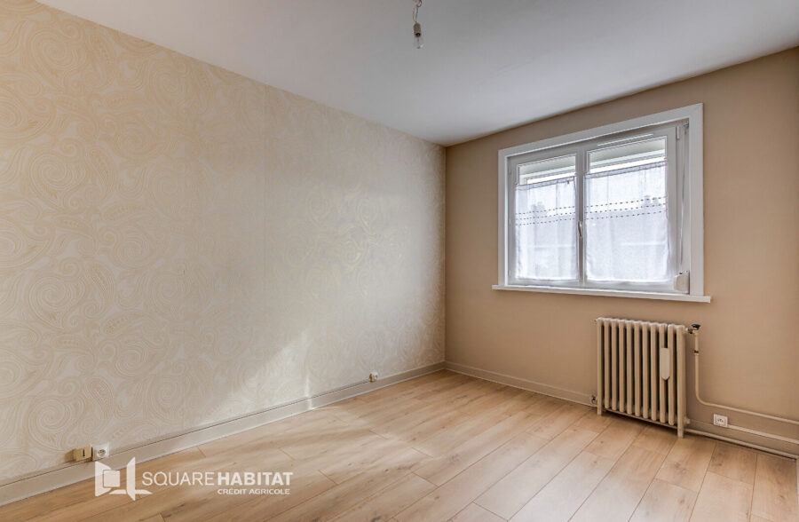 Bel Etage des années 60 à rénover  Sous compromis 