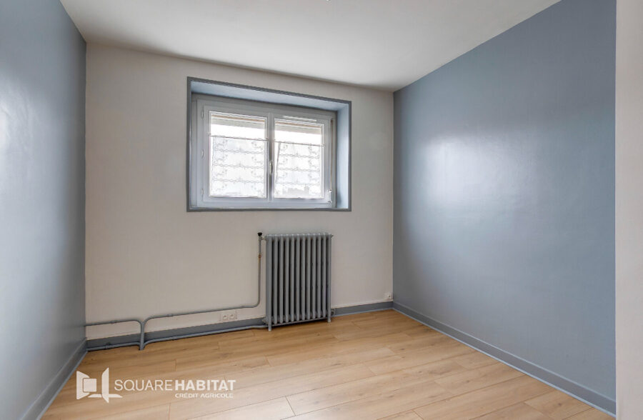 Bel Etage des années 60 à rénover  Sous compromis 
