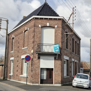 maison individuelle avec local commercial, 3/5 chambres, terrasse et 2 garages sur la commune de Meurchin.