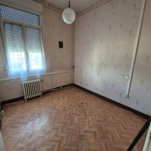 maison individuelle avec local commercial, 3/5 chambres, terrasse et 2 garages sur la commune de Meurchin.