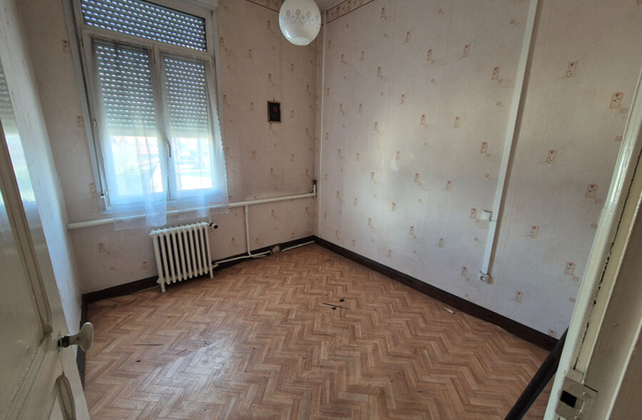 maison individuelle avec local commercial, 3/5 chambres, terrasse et 2 garages sur la commune de Meurchin.