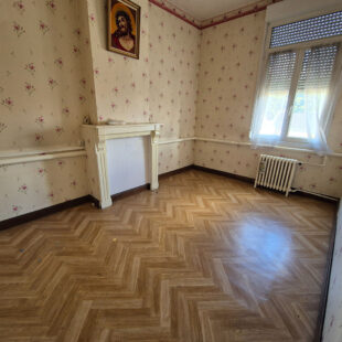 maison individuelle avec local commercial, 3/5 chambres, terrasse et 2 garages sur la commune de Meurchin.