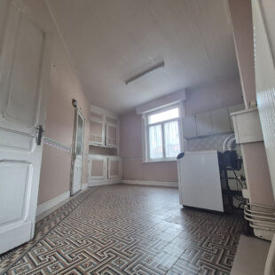 maison individuelle avec local commercial, 3/5 chambres, terrasse et 2 garages sur la commune de Meurchin.