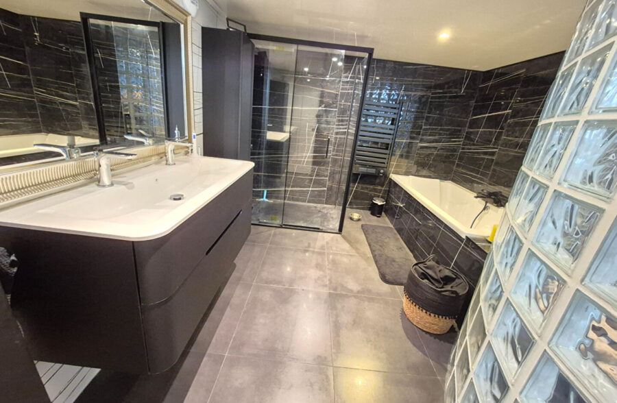 APPARTEMENT-LOFT Métro Lomme Bourg 115 m2 utiles – 2 chambres – terrasse – stationnement