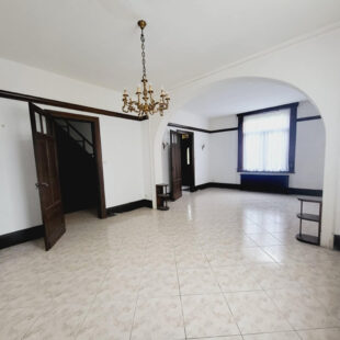 Maison Individuelle  5 chambres 470 m² de dépendances  Sous compromis 