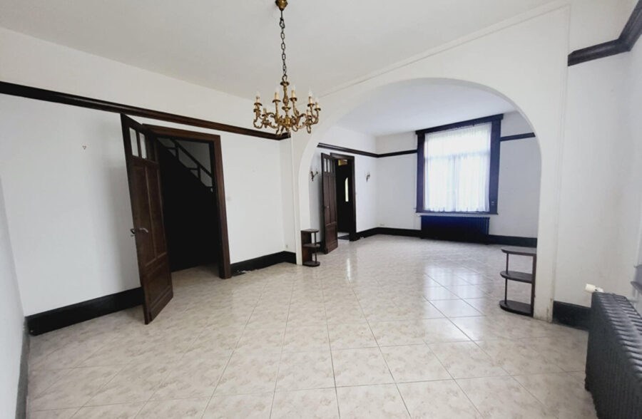 Maison Individuelle  5 chambres 470 m² de dépendances  Sous compromis 
