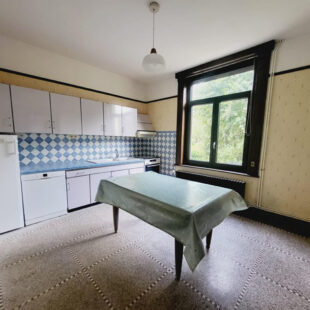 Maison Individuelle  5 chambres 470 m² de dépendances  Sous compromis 