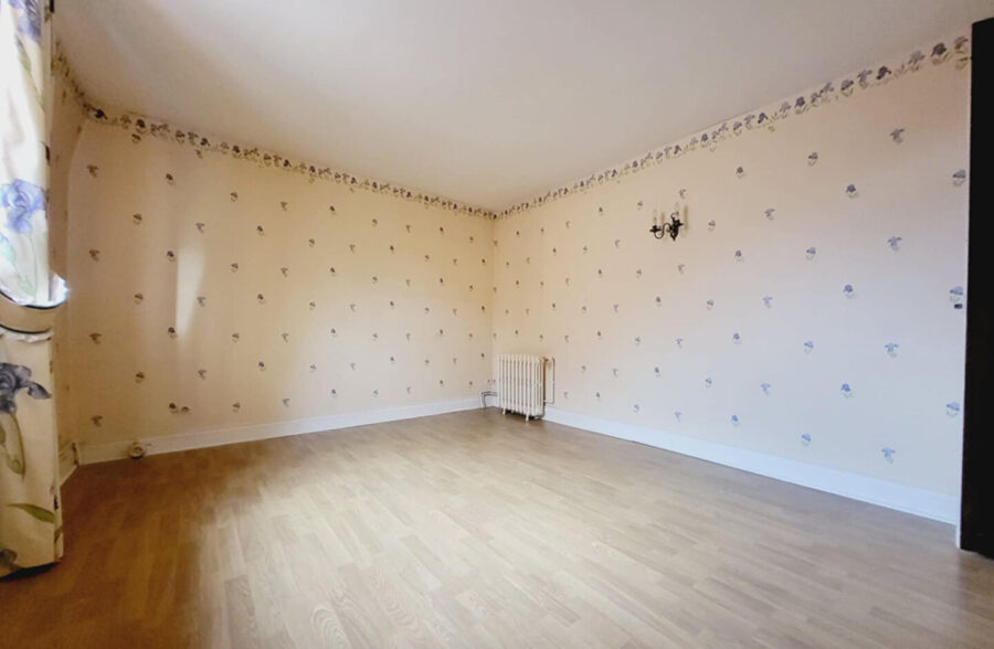 Maison Individuelle  5 chambres 470 m² de dépendances  Sous compromis 