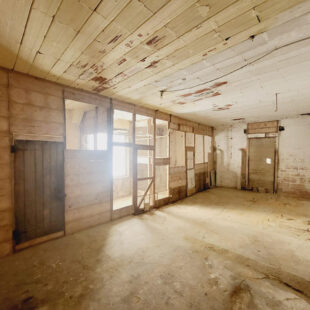 Maison Individuelle  5 chambres 470 m² de dépendances  Sous compromis 