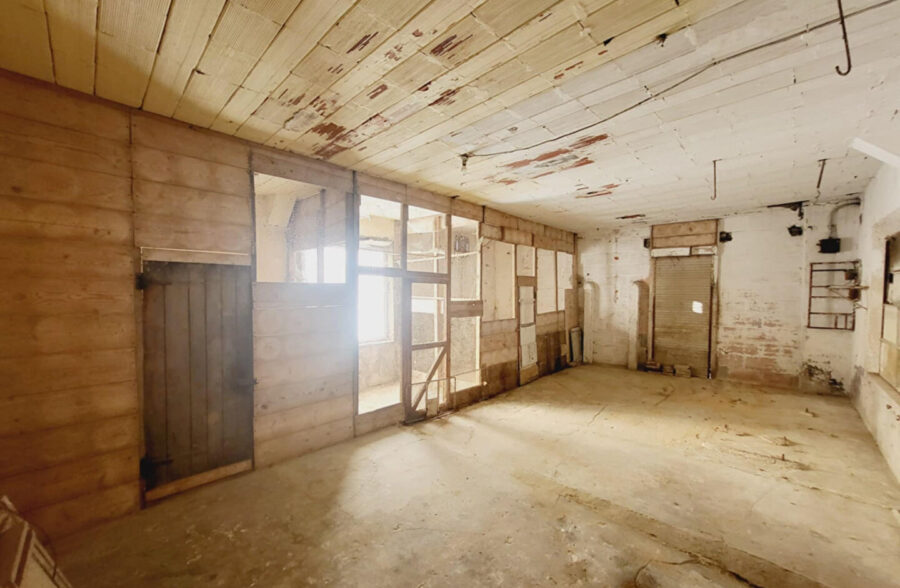 Maison Individuelle  5 chambres 470 m² de dépendances  Sous compromis 