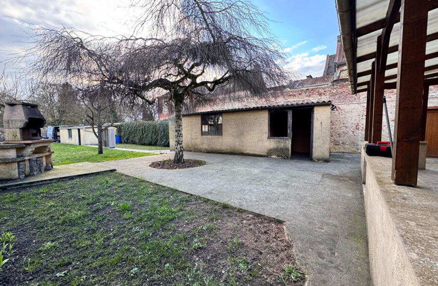 Maison de caractère semi plain pied, jardin , garage