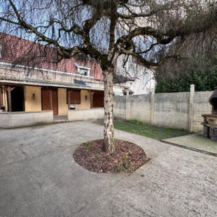 Maison de caractère semi plain pied, jardin , garage
