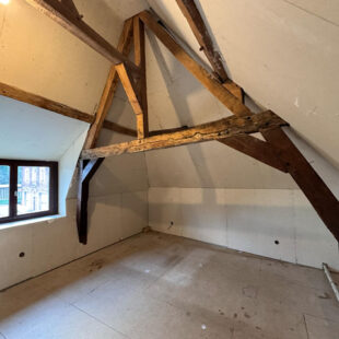 Maison de caractère semi plain pied, jardin , garage