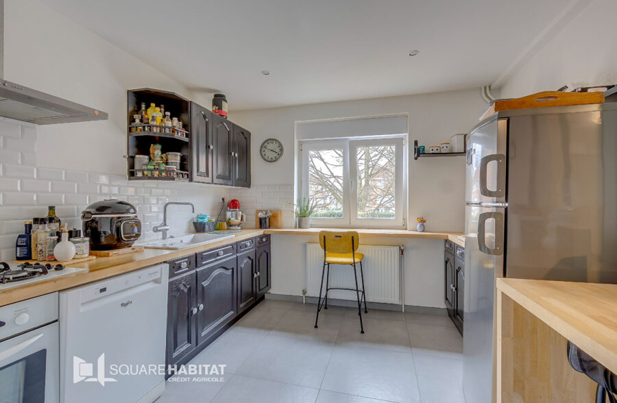 Maison bel étage, quatre chambres, garage, jardin  Sous compromis 