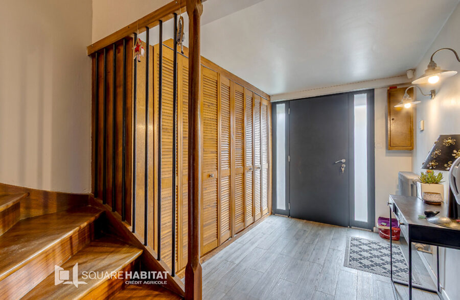 Maison bel étage, quatre chambres, garage, jardin  Sous compromis 