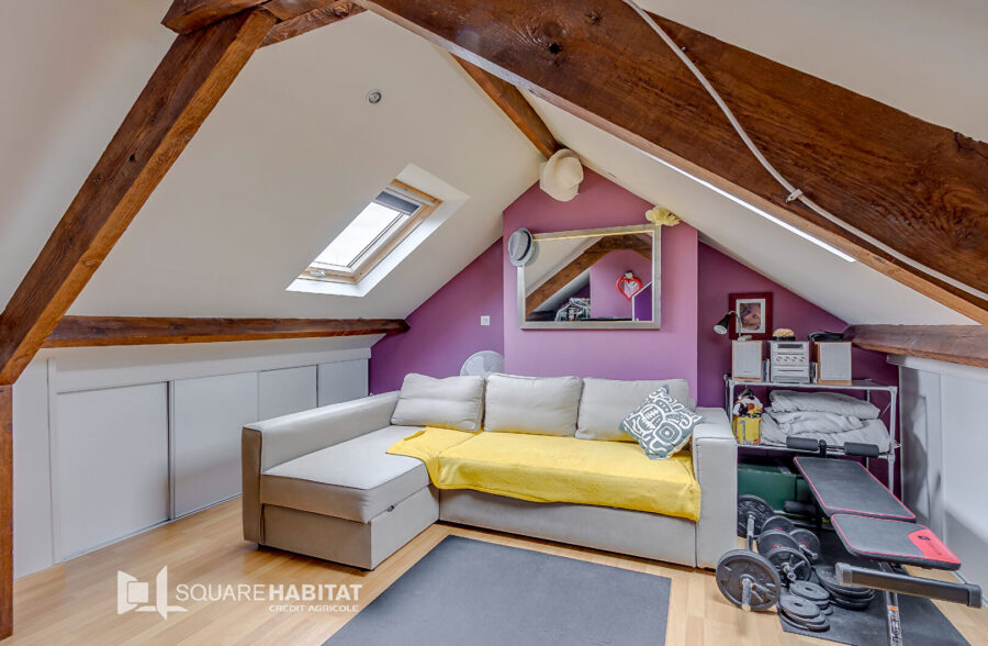 Maison bel étage, quatre chambres, garage, jardin  Sous compromis 