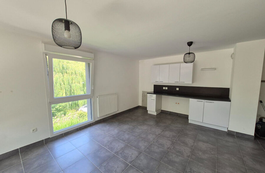 Secteur Bois Leurent / Appartement T3 récent avec double parking