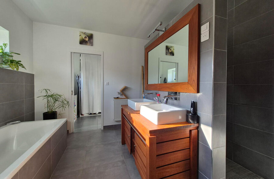 Maison semi-individuelle 3 chambres + parking + jardin + garage