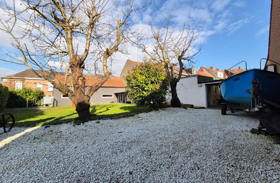 Maison semi-individuelle 3 chambres + parking + jardin + garage