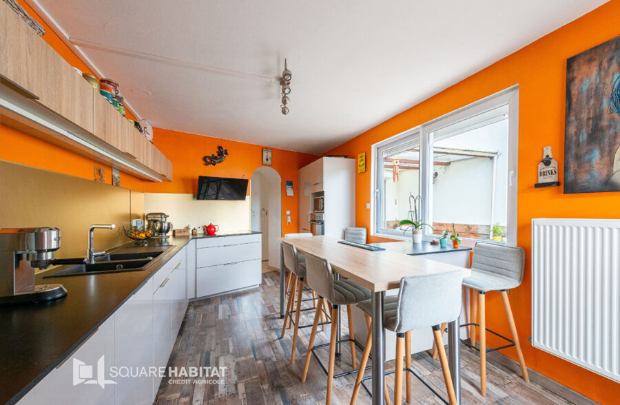 MAISON SPACIEUSE AVEC 5 CHAMBRES  Sous compromis 