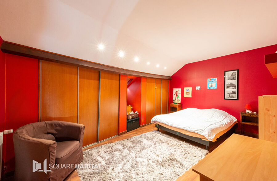 MAISON SPACIEUSE AVEC 5 CHAMBRES  Sous compromis 