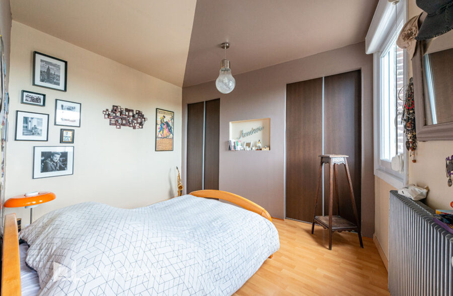 MAISON SPACIEUSE AVEC 5 CHAMBRES  Sous compromis 