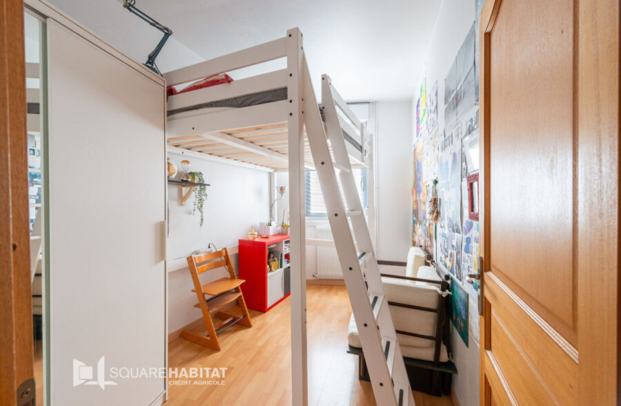 MAISON SPACIEUSE AVEC 5 CHAMBRES  Sous compromis 