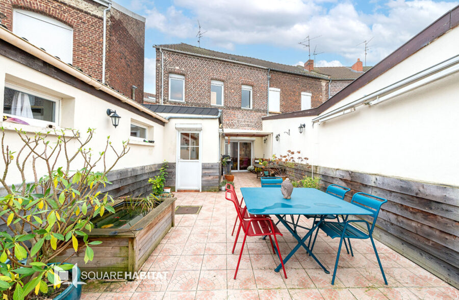 MAISON SPACIEUSE AVEC 5 CHAMBRES  Sous compromis 