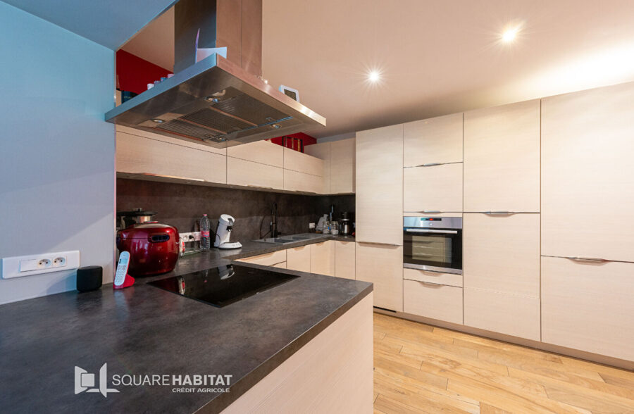 Ensemble immobilier: Habitation, Chambres d’hôtes, Café.  Sous compromis 