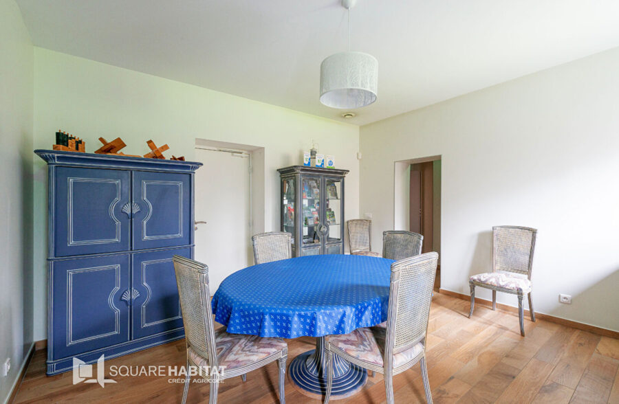 Ensemble immobilier: Habitation, Chambres d’hôtes, Café.  Sous compromis 