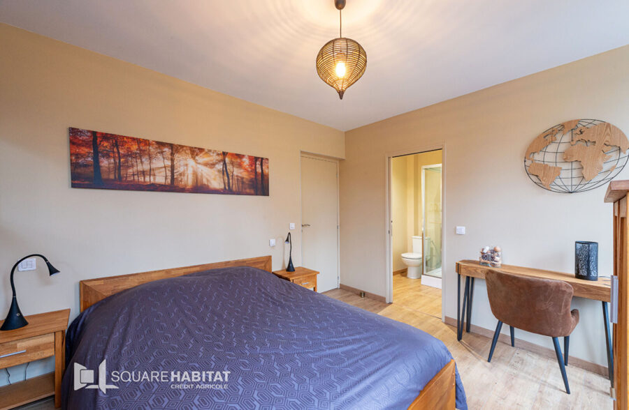 Ensemble immobilier: Habitation, Chambres d’hôtes, Café.  Sous compromis 