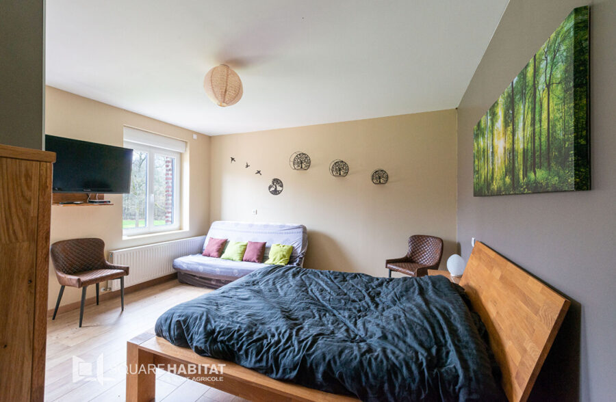 Ensemble immobilier: Habitation, Chambres d’hôtes, Café.  Sous compromis 