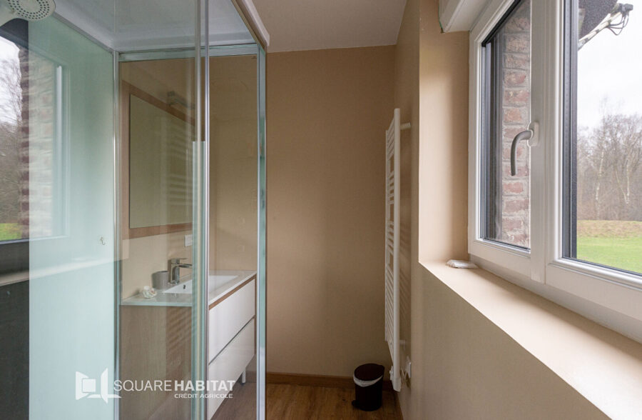 Ensemble immobilier: Habitation, Chambres d’hôtes, Café.  Sous compromis 