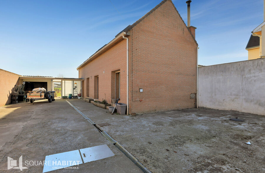 Maison individuelle avec studio indépendant, nombreuses dépendances bâtie sur plus de 1400 m² de terrain