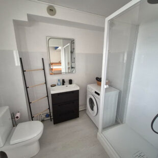 Studio cabine meublé + balcon + garage , à 300M de la plage !